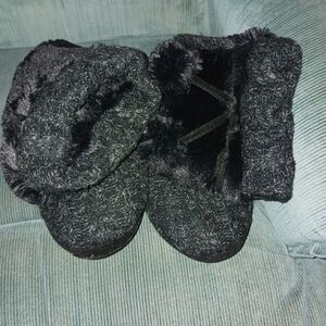 Cozy Black Faux Fur Slippers